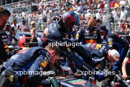 Max Verstappen (NLD) Red Bull Racing RB20 on the grid. 05.05.2024. Formula 1 World Championship, Rd 6, Miami Grand Prix, Miami, Florida, USA, Race Day.