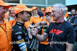 (L to R): Race winner Lando Norris (GBR) McLaren celebrates with Greg Maffei (USA) Liberty Media Corporation President and Chief Executive Officer. 05.05.2024. Formula 1 World Championship, Rd 6, Miami Grand Prix, Miami, Florida, USA, Race Day.