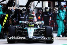 Lewis Hamilton (GBR) Mercedes AMG F1 W15 makes a pit stop. 05.05.2024. Formula 1 World Championship, Rd 6, Miami Grand Prix, Miami, Florida, USA, Race Day.