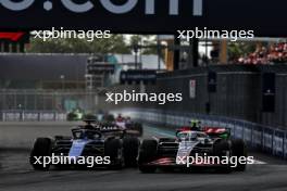 Alexander Albon (THA) Williams Racing FW46 and Nico Hulkenberg (GER) Haas VF-24. 05.05.2024. Formula 1 World Championship, Rd 6, Miami Grand Prix, Miami, Florida, USA, Race Day.