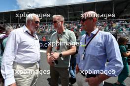 (L to R): Lawrence Stroll (CDN) Aston Martin F1 Team Investor with Marek Reichmann (GBR) Aston Martin Chief Creative Officer on the grid. 04.05.2024. Formula 1 World Championship, Rd 6, Miami Grand Prix, Miami, Florida, USA, Sprint and Qualifying Day.