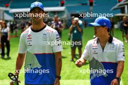 (L to R): Daniel Ricciardo (AUS) RB with team mate Yuki Tsunoda (JPN) RB. 05.05.2024. Formula 1 World Championship, Rd 6, Miami Grand Prix, Miami, Florida, USA, Race Day.