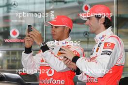 16.01.2009 Woking, England,  Lewis Hamilton (GBR), McLaren Mercedes, Pedro de la Rosa (ESP), Test Driver, McLaren Mercedes - McLaren Mercedes, MP4-24
