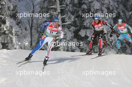 05.12.2010, Oestersund, Sweden (SWE): Lukas Hofer (ITA), Rossignol, Rottefella, Exel leads Michael Greis (GER), Madshus, Rottefella, Exel, adidas - IBU world cup biathlon, pursuit men, Oestersund (SWE). www.xpb.cc. © Manzoni/xpb.cc. Every downloaded picture is fee-liable.