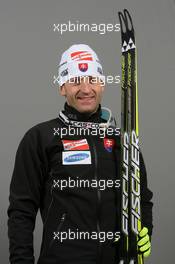 30.11.2010, Oestersund, Sweden (SWE): Pavol Hurajt (SVK), Fischer, Rottefella, Alpina, One Way - IBU world cup biathlon, training, Oestersund (SWE). www.xpb.cc. © Manzoni/xpb.cc. Every downloaded picture is fee-liable.