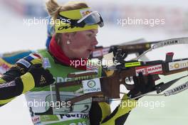 19.12.2010, Pokljuka, Slovenia (SLO): Marie Dorin (FRA), Rossignol, Rottefella, OneWay - IBU world cup biathlon, relay mixed, Pokljuka (SLO). www.xpb.cc. © Miko/xpb.cc. Every downloaded picture is fee-liable.