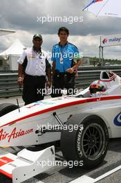 04.04.2010 Sepang, Malaysia  Tony Fernandes, Lotus F1 Team, Team Principal and Alex Yoong - race 2 - Formula BMW Pacific 2010, Rd 1, Malaysia