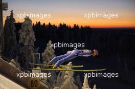 27.11.2010, Kuusamo, Finland (FIN): skijumper flying down in the dawn over Kuusamo - FIS world cup ski jumping, team HS142, Kuusamo (FIN). www.xpb.cc. Â© Felgenhauer/xpb.cc/NordicFocus. Every downloaded picture is fee-liable.