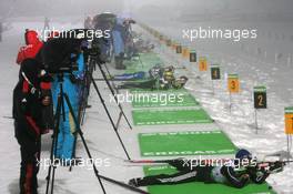06.01.2011, Oberhof, Germany (GER): Biathlon Feature: Coaches and athletes try to do the zeroing during heavy rain and fog - IBU world cup biathlon, relay women, Oberhof (GER). www.xpb.cc. © Manzoni/xpb.cc. Every downloaded picture is fee-liable.