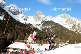 23.01.2011, Antholz, Italy (ITA): Vladimir Chepelin (BLR), Matthias Simmen (SUI), Rossignol, Rottefella, Exel, ODLO - IBU world cup biathlon, relay men, Antholz (ITA). www.xpb.cc. © Manzoni/xpb.cc. Every downloaded picture is fee-liable.