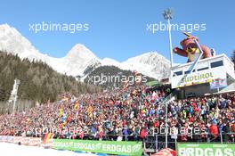 22.01.2011, Antholz, Italy (ITA): Biathlon Feature: Full packed grand stand - IBU world cup biathlon, relay women, Antholz (ITA). www.xpb.cc. © Manzoni/xpb.cc. Every downloaded picture is fee-liable.