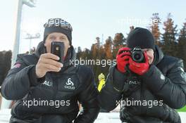 11.03.2011, Khanty-Mansiysk, Russia (RUS): (L-R): Lars Berger (NOR), Madshus, Salomon, Swix, Odlo, Rune Bratsveen (NOR), Madshus, Rottefella, Odlo - IBU world championships biathlon, relay men, Khanty-Mansiysk (RUS). www.xpb.cc. © Manzoni/xpb.cc. Every downloaded picture is fee-liable.