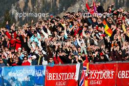 06.02.2011, Oberstdorf, Germany (GER): lots of spectators making a Wave before the german ski jumper jumps  - FIS world cup ski jumping, team HS213, Oberstdorf (GER). www.xpb.cc. © Laiho/xpb.cc. Every downloaded picture is fee-liable.