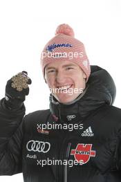 27.02.2011, Oslo, Norway (NOR): Bronce Medal Team; Severin Freund (GER), Fischer - FIS nordic world ski championships, ski jumping, medals, Oslo (NOR). www.xpb.cc. © Hemmersbach/xpb.cc. Every downloaded picture is fee-liable.