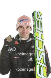 27.02.2011, Oslo, Norway (NOR): Bronce Medal Team; Michael Neumayer (GER), Fischer - FIS nordic world ski championships, ski jumping, medals, Oslo (NOR). www.xpb.cc. © Hemmersbach/xpb.cc. Every downloaded picture is fee-liable.