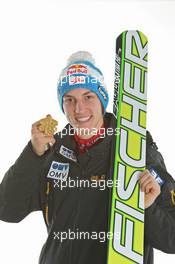 27.02.2011, Oslo, Norway (NOR): Gold Medal Team; Gregor Schlierenzauer (AUT), Fischer - FIS nordic world ski championships, ski jumping, medals, Oslo (NOR). www.xpb.cc. © Hemmersbach/xpb.cc. Every downloaded picture is fee-liable.