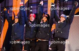 27.02.2011, Oslo, Norway (NOR):  team Norway in the victory ceremony (l-r) Tom Hilde (NOR), Fischer, Anders Bardal (NOR), Fischer, Bjoern Einar Romoeren (NOR), Fischer and Anders Jacobsen (NOR), Fischer - FIS nordic world ski championships, ski jumping, team HS106, Oslo (NOR). www.xpb.cc. © Laiho/xpb.cc. Every downloaded picture is fee-liable.