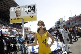 Gridgirl of Maxime Martin (BEL) BMW Team RMG BMW M4 DTM 13.07.2014, Moscow Raceway, Moscow, Russia, Sunday.