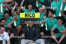 1st place Nico Rosberg (GER) Mercedes AMG F1 W05 celebrates with the team 16.03.2014. Formula 1 World Championship, Rd 1, Australian Grand Prix, Albert Park, Melbourne, Australia, Race Day.