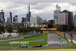 Lewis Hamilton (GBR) Mercedes AMG F1 W05 and Daniel Ricciardo (AUS) Red Bull Racing RB10 battle for position. 16.03.2014. Formula 1 World Championship, Rd 1, Australian Grand Prix, Albert Park, Melbourne, Australia, Race Day.