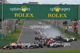 Kamui Kobayashi (JPN) Caterham CT05 crashes into Felipe Massa (BRA) Williams FW36 at the start of the race. 16.03.2014. Formula 1 World Championship, Rd 1, Australian Grand Prix, Albert Park, Melbourne, Australia, Race Day.