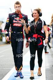 Daniil Kvyat (RUS) Scuderia Toro Rosso with Natalie Pinkham (GBR) Sky Sports Presenter. 16.03.2014. Formula 1 World Championship, Rd 1, Australian Grand Prix, Albert Park, Melbourne, Australia, Race Day.