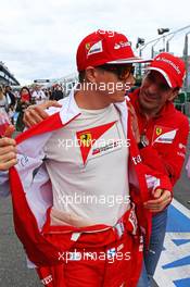 (L to R): Kimi Raikkonen (FIN) Ferrari with Marc Gene (ESP) Ferrari Test Driver. 16.03.2014. Formula 1 World Championship, Rd 1, Australian Grand Prix, Albert Park, Melbourne, Australia, Race Day.
