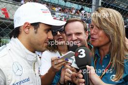 Pole sitter Felipe Massa (BRA) Williams with Rubens Barrichello (BRA) and the media on the grid. 22.06.2014. Formula 1 World Championship, Rd 8, Austrian Grand Prix, Spielberg, Austria, Race Day.