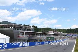 The Grid and pits. 22.06.2014. Formula 1 World Championship, Rd 8, Austrian Grand Prix, Spielberg, Austria, Race Day.