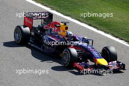 Daniel Ricciardo (AUS), Red Bull Racing  08.04.2014. Formula One Testing, Bahrain Test, Day One, Sakhir, Bahrain.