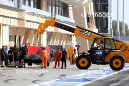 Romain Grosjean (FRA), Lotus F1 Team stops on track 09.04.2014. Formula One Testing, Bahrain Test, Day Two, Sakhir, Bahrain.