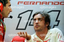 (L to R): Andrea Stella (ITA) Ferrari Race Engineer with Fernando Alonso (ESP) Ferrari. 04.04.2014. Formula 1 World Championship, Rd 3, Bahrain Grand Prix, Sakhir, Bahrain, Practice Day