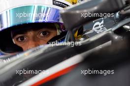 Esteban Gutierrez (MEX) Sauber C33. 04.04.2014. Formula 1 World Championship, Rd 3, Bahrain Grand Prix, Sakhir, Bahrain, Practice Day
