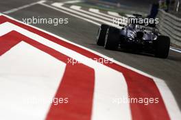 Lewis Hamilton (GBR) Mercedes AMG F1 W05. 05.04.2014. Formula 1 World Championship, Rd 3, Bahrain Grand Prix, Sakhir, Bahrain, Qualifying Day.