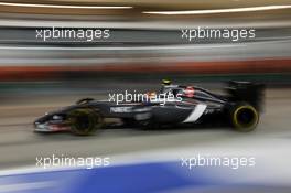 Esteban Gutierrez (MEX) Sauber C33. 05.04.2014. Formula 1 World Championship, Rd 3, Bahrain Grand Prix, Sakhir, Bahrain, Qualifying Day.