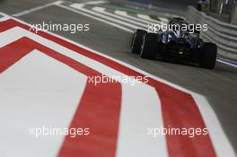 Jenson Button (GBR) McLaren MP4-29. 05.04.2014. Formula 1 World Championship, Rd 3, Bahrain Grand Prix, Sakhir, Bahrain, Qualifying Day.