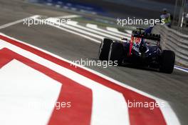 Daniel Ricciardo (AUS) Red Bull Racing RB10. 05.04.2014. Formula 1 World Championship, Rd 3, Bahrain Grand Prix, Sakhir, Bahrain, Qualifying Day.