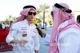 (L to R): Nico Hulkenberg (GER) Sahara Force India F1 with Kai Ebel (GER) RTL TV Presenter. 06.04.2014. Formula 1 World Championship, Rd 3, Bahrain Grand Prix, Sakhir, Bahrain, Race Day.