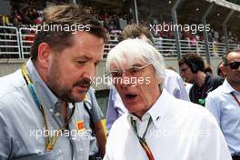 (L to R): Paul Hembery (GBR) Pirelli Motorsport Director with Bernie Ecclestone (GBR) on the grid. 09.11.2014. Formula 1 World Championship, Rd 18, Brazilian Grand Prix, Sao Paulo, Brazil, Race Day.