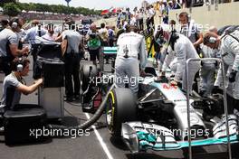 Lewis Hamilton (GBR) Mercedes AMG F1 W05 on the grid. 09.11.2014. Formula 1 World Championship, Rd 18, Brazilian Grand Prix, Sao Paulo, Brazil, Race Day.