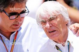 Bernie Ecclestone (GBR) with Jayme Brito (BRA) Globo TV F1 Producer. 09.11.2014. Formula 1 World Championship, Rd 18, Brazilian Grand Prix, Sao Paulo, Brazil, Race Day.