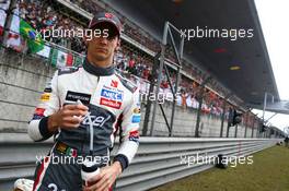 Esteban Gutierrez (MEX) Sauber on the grid. 20.04.2014. Formula 1 World Championship, Rd 4, Chinese Grand Prix, Shanghai, China, Race Day.