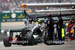 Lewis Hamilton (GBR) Mercedes AMG F1 W05 makes a pit stop. 20.04.2014. Formula 1 World Championship, Rd 4, Chinese Grand Prix, Shanghai, China, Race Day.