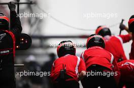 Marussia F1 Team mechanics. 19.04.2014. Formula 1 World Championship, Rd 4, Chinese Grand Prix, Shanghai, China, Qualifying Day.