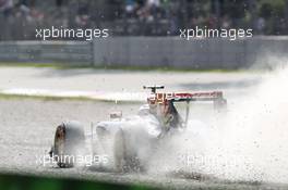 Romain Grosjean (FRA) Lotus F1 E22 runs wide. 05.09.2014. Formula 1 World Championship, Rd 13, Italian Grand Prix, Monza, Italy, Practice Day.