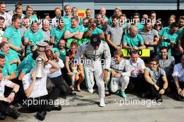 Race winner Lewis Hamilton (GBR) Mercedes AMG F1 celebrates with his step mother Linda Hamilton, father Anthony Hamilton (GBR), team mate Nico Rosberg (GER) Mercedes AMG F1, and the team.  07.09.2014. Formula 1 World Championship, Rd 13, Italian Grand Prix, Monza, Italy, Race Day.
