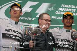 Second placed Nico Rosberg (GER) Mercedes AMG F1 on the podium with team mate and race winner Lewis Hamilton (GBR) Mercedes AMG F1 (Right). 05.10.2014. Formula 1 World Championship, Rd 15, Japanese Grand Prix, Suzuka, Japan, Race Day.