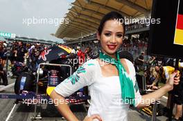 Grid girl for Sebastian Vettel (GER) Red Bull Racing RB10. 30.03.2014. Formula 1 World Championship, Rd 2, Malaysian Grand Prix, Sepang, Malaysia, Sunday.