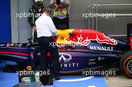 The FIA Help with the smoking car of Sebastian Vettel (GER) Red Bull Racing. 03.2014. Formula 1 World Championship, Rd 2, Malaysian Grand Prix, Sepang, Malaysia, Sunday.
