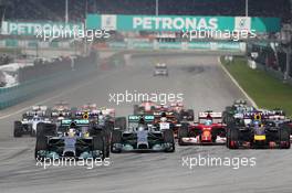 Lewis Hamilton (GBR) Mercedes AMG F1 W05 leads at the start of the race. 30.03.2014. Formula 1 World Championship, Rd 2, Malaysian Grand Prix, Sepang, Malaysia, Sunday.